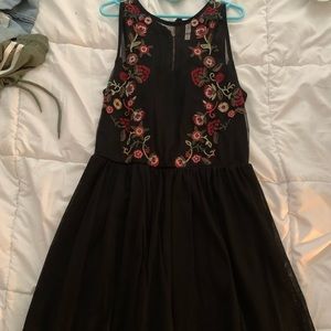 Beautiful juniors zip up flower dress medium ❤️